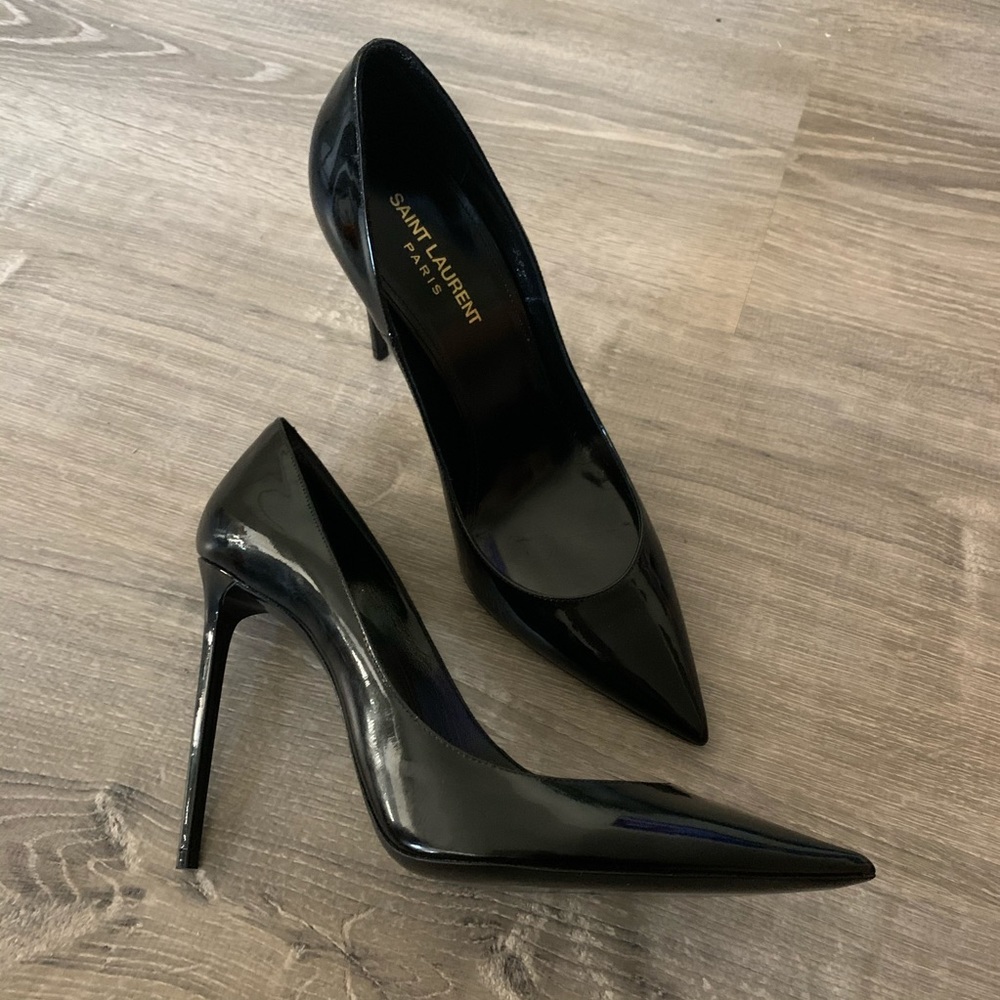 Yves Saint Laurent Anja black patent leather pumps